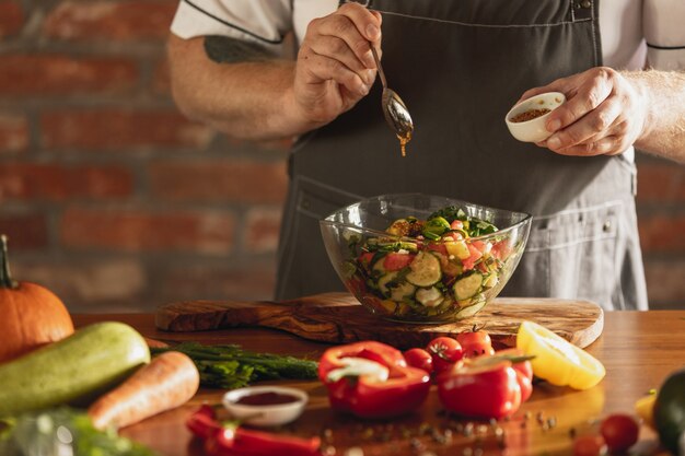 Kulinarny relaks: jak hobby gotowania wpływa na nasze zdrowie i samopoczucie