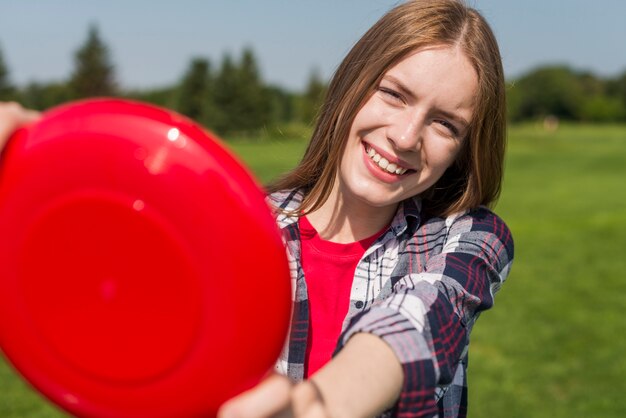 Odkryj przyjemność z frisbee: dynamiczna zabawa na świeżym powietrzu