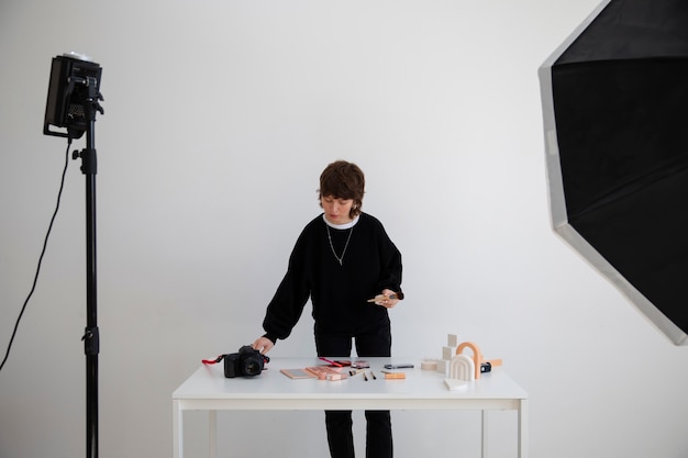 Jak wybrać idealne studio fotograficzne do realizacji kreatywnych projektów?