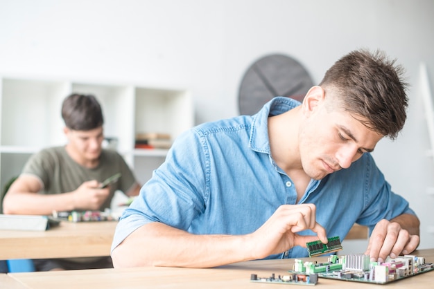Jakie korzyści płyną z nauki programowania z wykorzystaniem modułów Arduino?