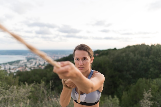 Zanurz się w świat slackline: równowaga i harmonia na świeżym powietrzu