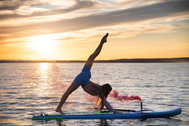 Jak yoga na paddleboardzie może stać się twoim nowym ulubionym hobby?